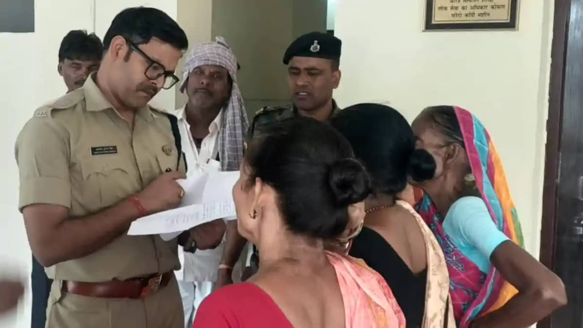 Bihar News : फरियादियों के लिए मसीहा बने मुजफ्फरपुर SSP, कार Bihar News : फरियादियों के लिए मसीहा बने मुजफ्फरपुर SSP, कार