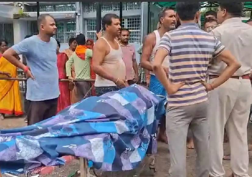 Bihar news - चारा काटने के दौरान कुट्टी मशीन से गला कटने से Bihar news - चारा काटने के दौरान कुट्टी मशीन से गला कटने से