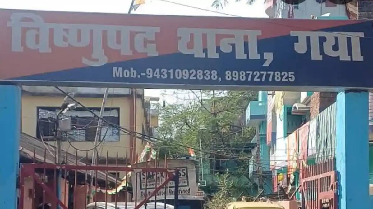 Bihar Crime: शादी का झांसा देकर डेढ़ लाख से ज्यादा की लूट, म Bihar Crime: शादी का झांसा देकर डेढ़ लाख से ज्यादा की लूट, म
