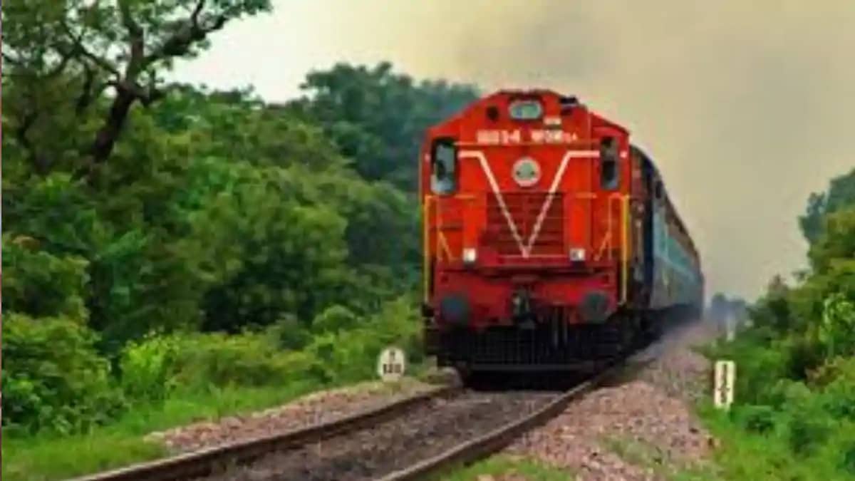 Major Train Mishap Averted in Bihar After Iron Plate Found o Major Train Mishap Averted in Bihar After Iron Plate Found o