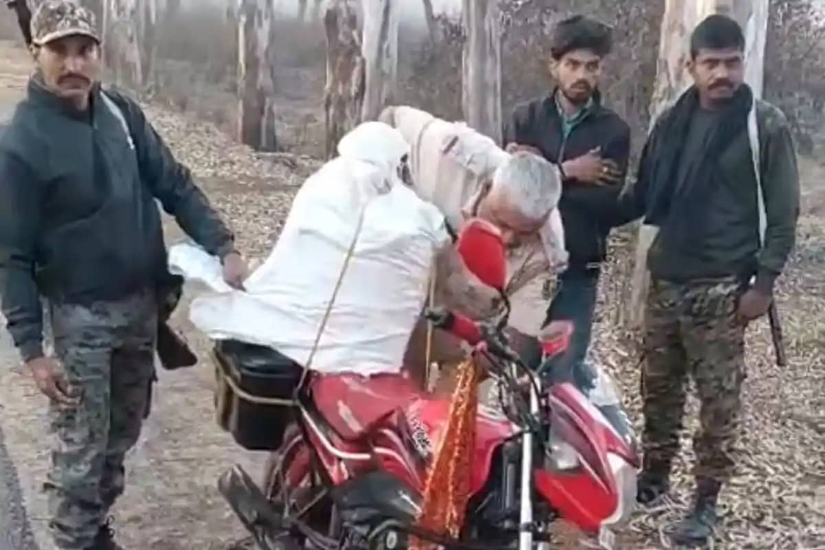 Bihar News: जमुई में शराब की तस्करी करता था डिलीवरी ब्वॉय, प Bihar News: जमुई में शराब की तस्करी करता था डिलीवरी ब्वॉय, प