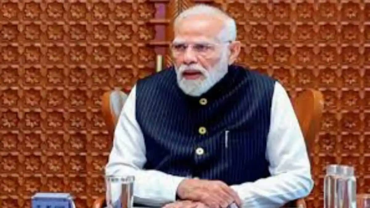 Modi Calls Emergency CM Meet A Modi Calls Emergency CM Meet A