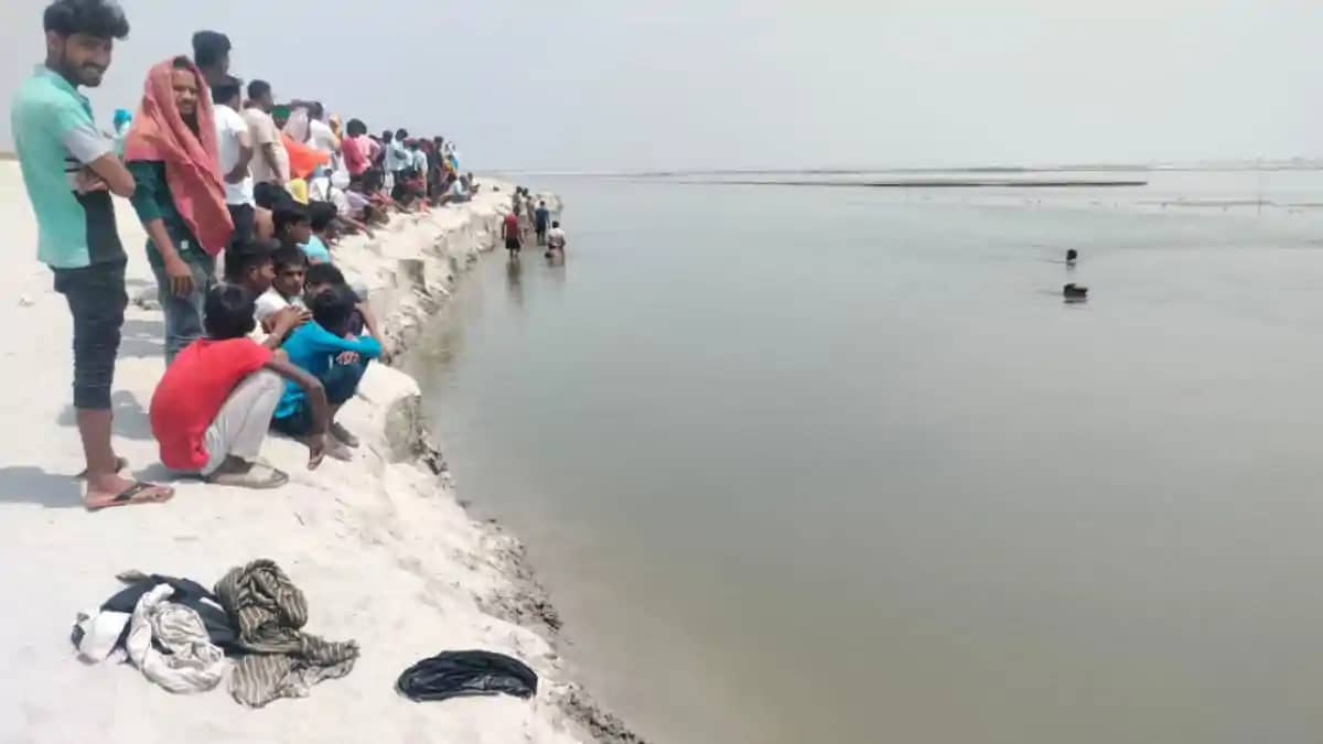 Tragedy on Ram Navami 2 Girls Drown in Ganga One Dies Tragedy on Ram Navami 2 Girls Drown in Ganga One Dies