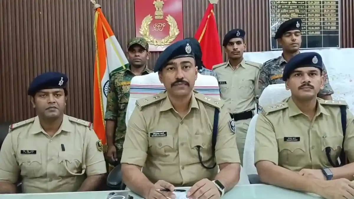 Bihar News : मुजफ्फरपुर में 'ऑपरेशन साइबर प्रहार' के तहत बड़ Bihar News : मुजफ्फरपुर में 'ऑपरेशन साइबर प्रहार' के तहत बड़