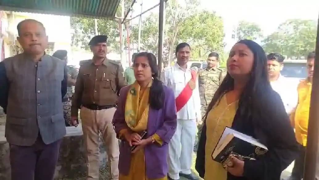 डीएम के सामने पकड़ा गया भ्रष्ट सीओ का झूठ..., RTPS के जर्जर डीएम के सामने पकड़ा गया भ्रष्ट सीओ का झूठ..., RTPS के जर्जर