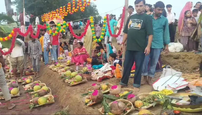 बांका जिले में आस्था के सागर में डूबा जनसैलाब, अस्ताचलगामी स बांका जिले में आस्था के सागर में डूबा जनसैलाब, अस्ताचलगामी स