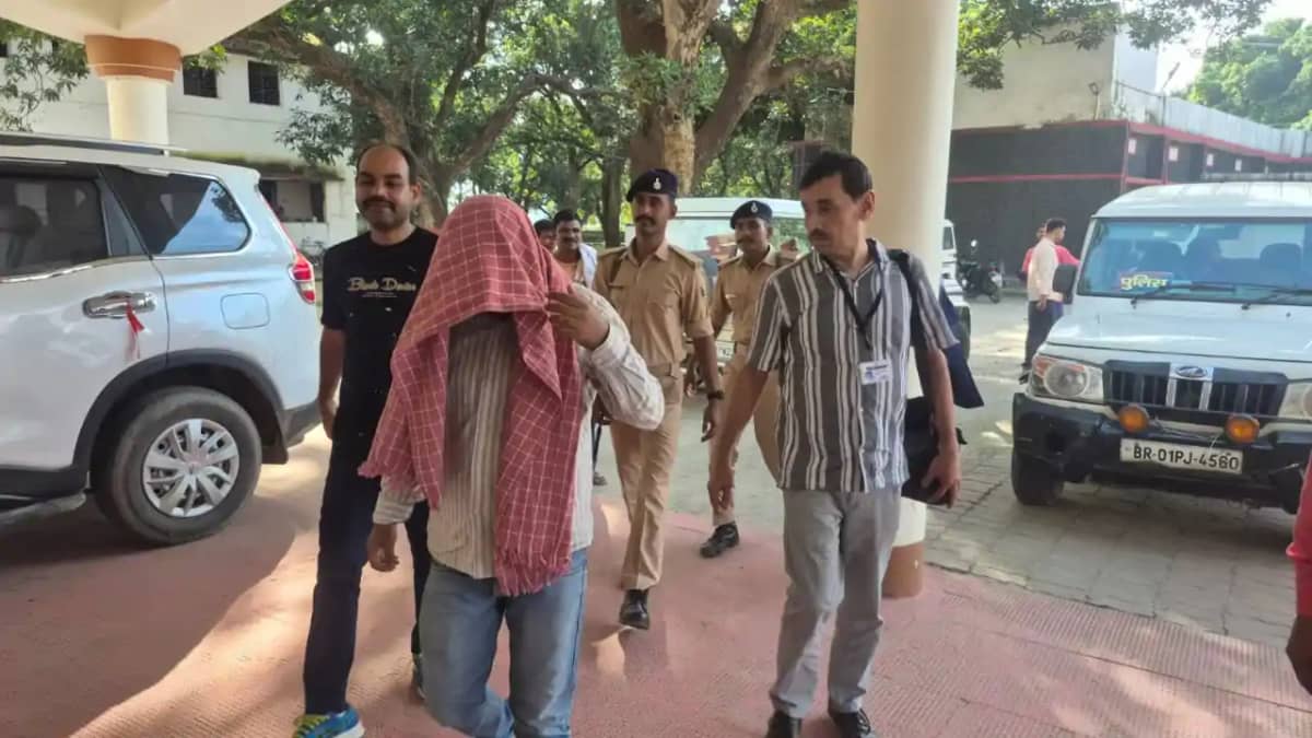 Bihar News : सहरसा में निगरानी विभाग का बड़ा एक्शन, आवास सहा Bihar News : सहरसा में निगरानी विभाग का बड़ा एक्शन, आवास सहा
