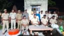 270 लीटर नेपाली शराब के साथ दो तस्कर गिरफ्तार, वाहन और मोबाइल जब्त 270 लीटर नेपाली शराब के साथ दो तस्कर गिरफ्तार, वाहन और मोबाइल जब्त