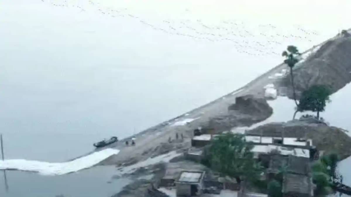 Gandak Flood Fury 4 24 Lakh Cusecs Released Gandak Flood Fury 4 24 Lakh Cusecs Released