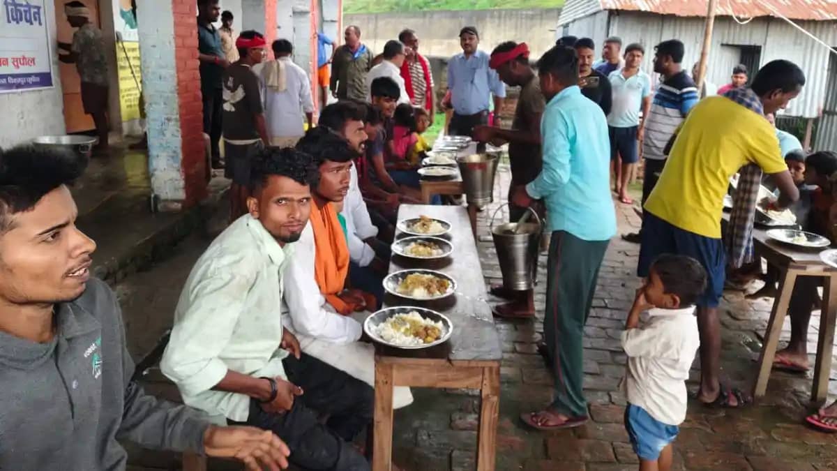 सामुदायिक किचन का ADM ने किया औचक निरीक्षण, भोजन की गुणवत्ता सामुदायिक किचन का ADM ने किया औचक निरीक्षण, भोजन की गुणवत्ता
