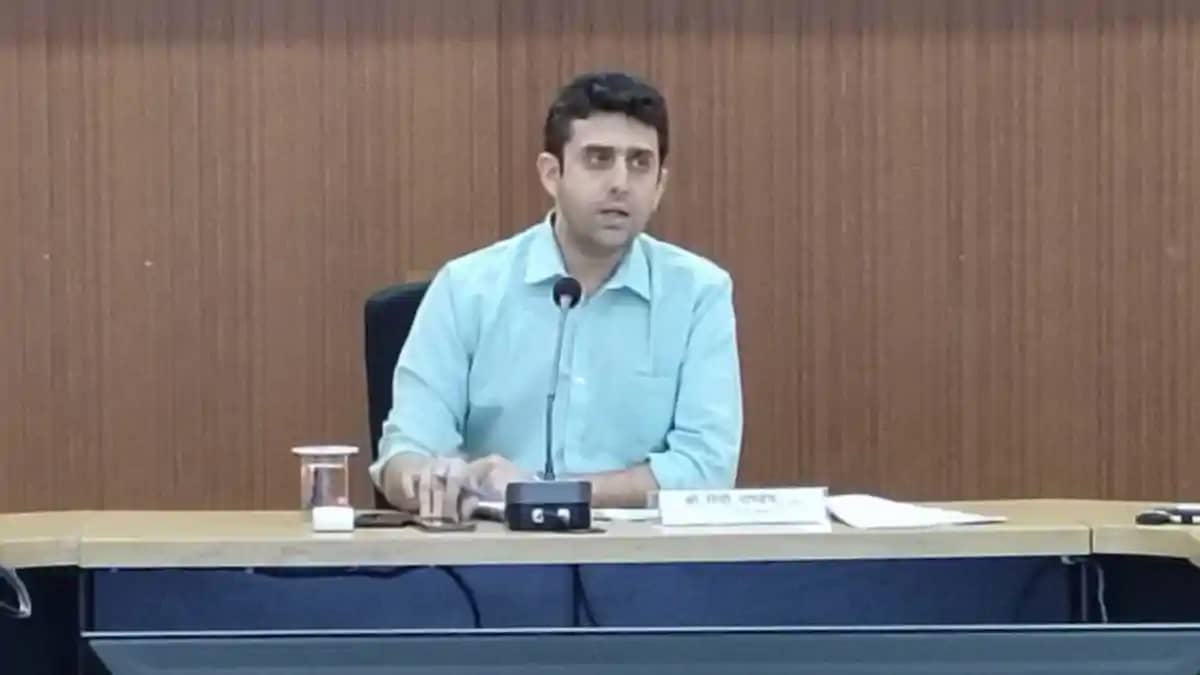 सरकारी राशि की बंदरबांट पर डीएम की बड़ी कार्रवाई : पंचायत सच सरकारी राशि की बंदरबांट पर डीएम की बड़ी कार्रवाई : पंचायत सच