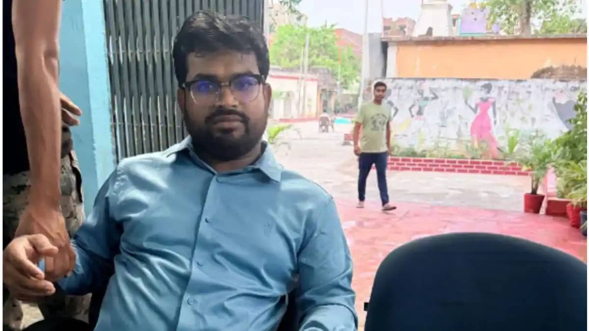 विशेष निगरानी इकाई की बड़ी कार्रवाई, 50 हजार रिश्वत लेते कार् विशेष निगरानी इकाई की बड़ी कार्रवाई, 50 हजार रिश्वत लेते कार्
