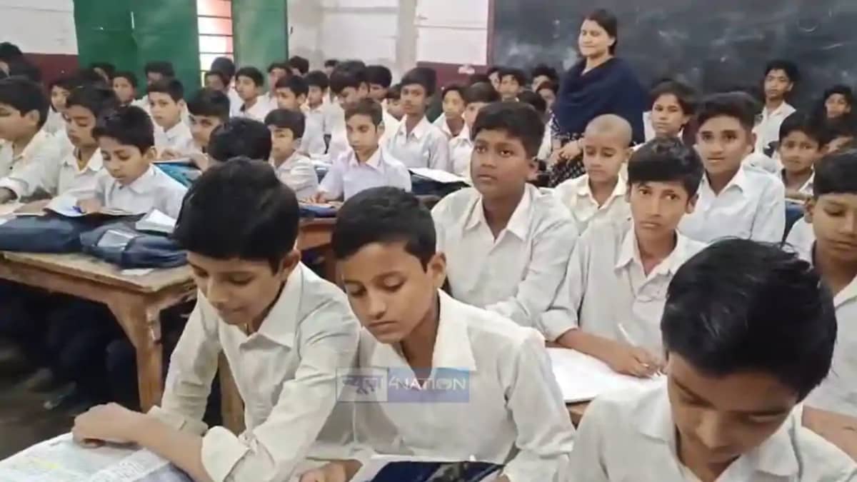 Water Bell in Bihar Schools to Beat Heatwave Hourly Alerts Water Bell in Bihar Schools to Beat Heatwave Hourly Alerts