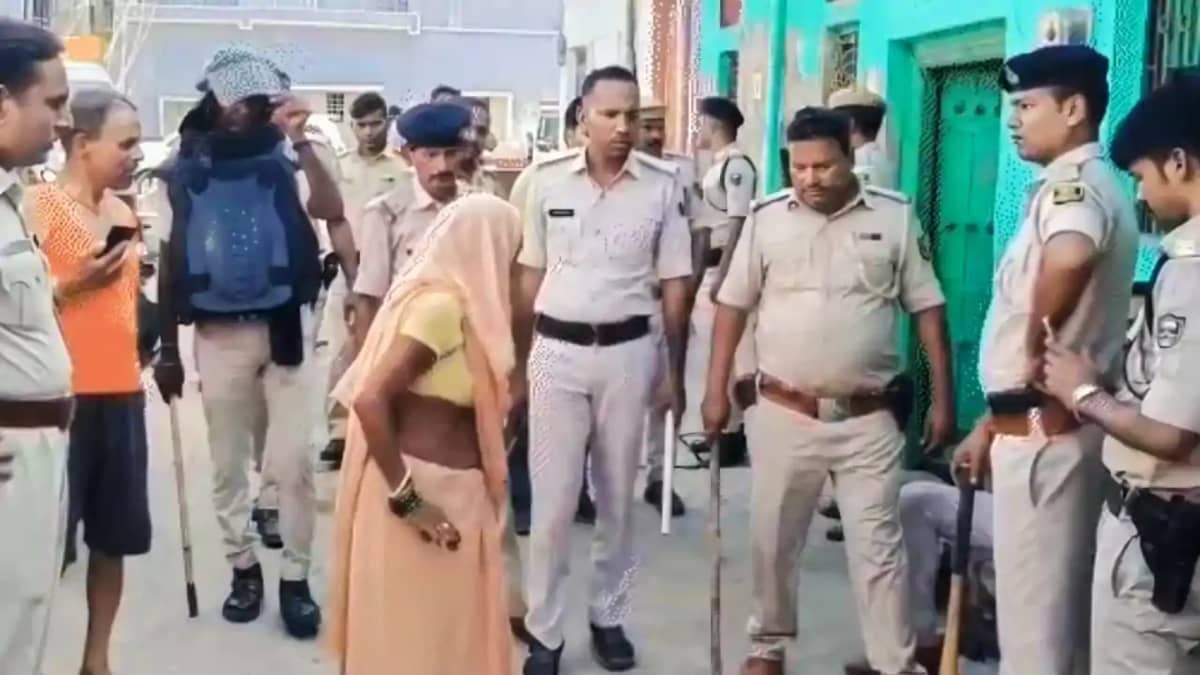 Bihar Police : नालंदा में पुलिस टीम पर शरारती तत्वों ने किया Bihar Police : नालंदा में पुलिस टीम पर शरारती तत्वों ने किया