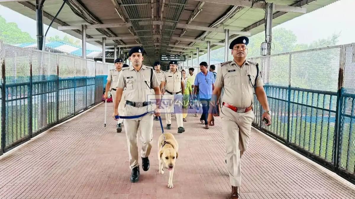 Bihar Police: नेपाल बॉर्डर से घुसपैठ की आशंका, जैश-ए-मोहम्मद Bihar Police: नेपाल बॉर्डर से घुसपैठ की आशंका, जैश-ए-मोहम्मद