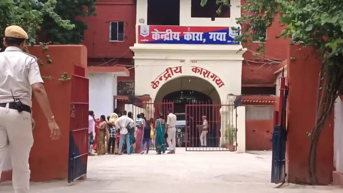 गयाजी सेंट्रल जेल में रक्षाबंधन पर बदली व्यवस्था: बहनों ने ज गयाजी सेंट्रल जेल में रक्षाबंधन पर बदली व्यवस्था: बहनों ने ज