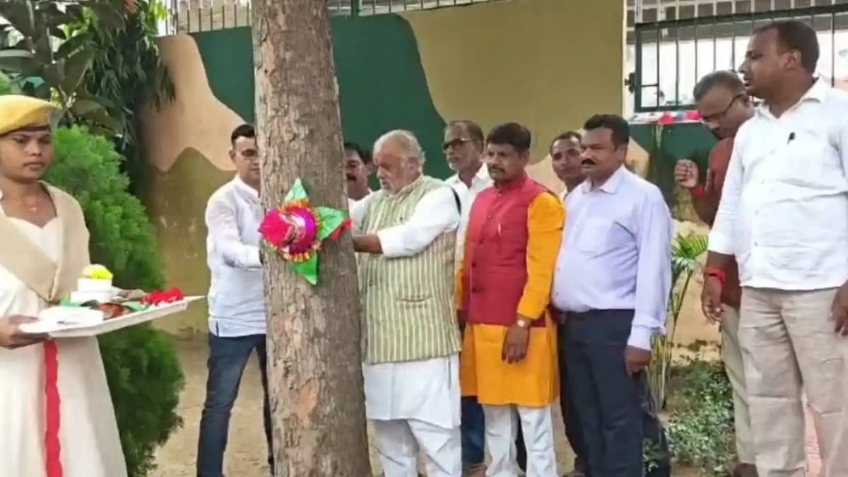 Minister Shravan Kumar Ties Rakhi to Tree Vows to Save Green Minister Shravan Kumar Ties Rakhi to Tree Vows to Save Green