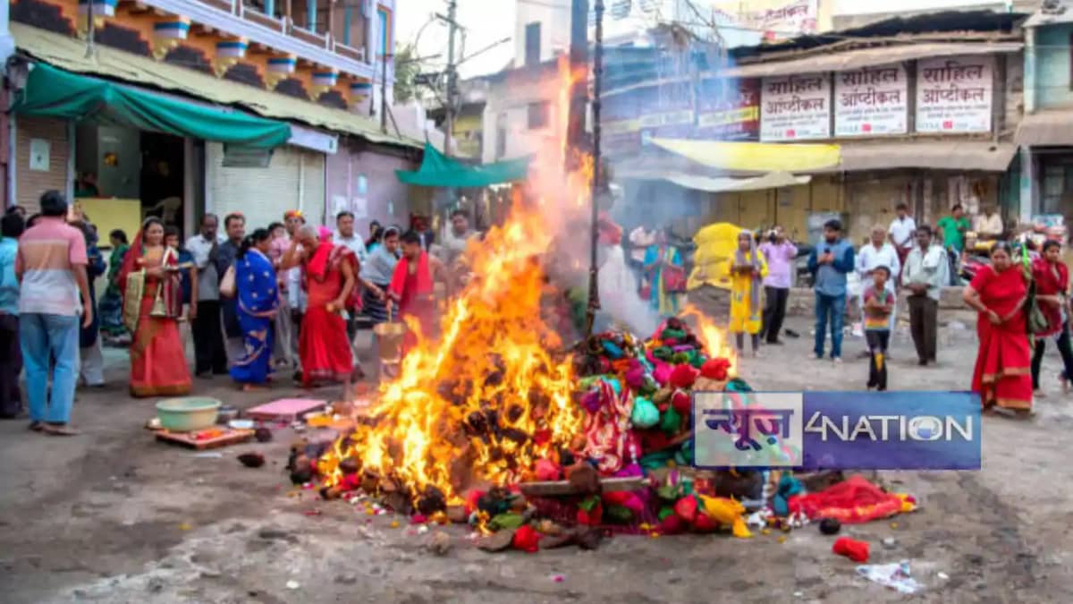 Holika Dahan 2025 Subh Muhurt: 13 मार्च को रात 11:26 बजे से Holika Dahan 2025 Subh Muhurt: 13 मार्च को रात 11:26 बजे से