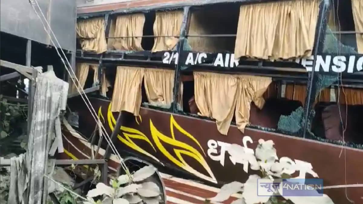 BIHAR ACCIDENT - कई दुकानों को रौंदते हुए खाई में गिरी स्लीप BIHAR ACCIDENT - कई दुकानों को रौंदते हुए खाई में गिरी स्लीप