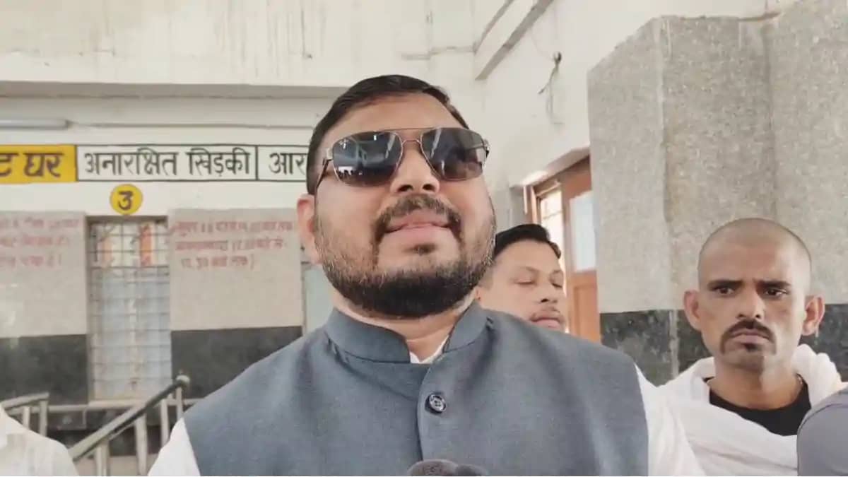 Bihar News : शेखपुरा रेलवे स्टेशन के अधिकारियों पर ब्लैक में Bihar News : शेखपुरा रेलवे स्टेशन के अधिकारियों पर ब्लैक में