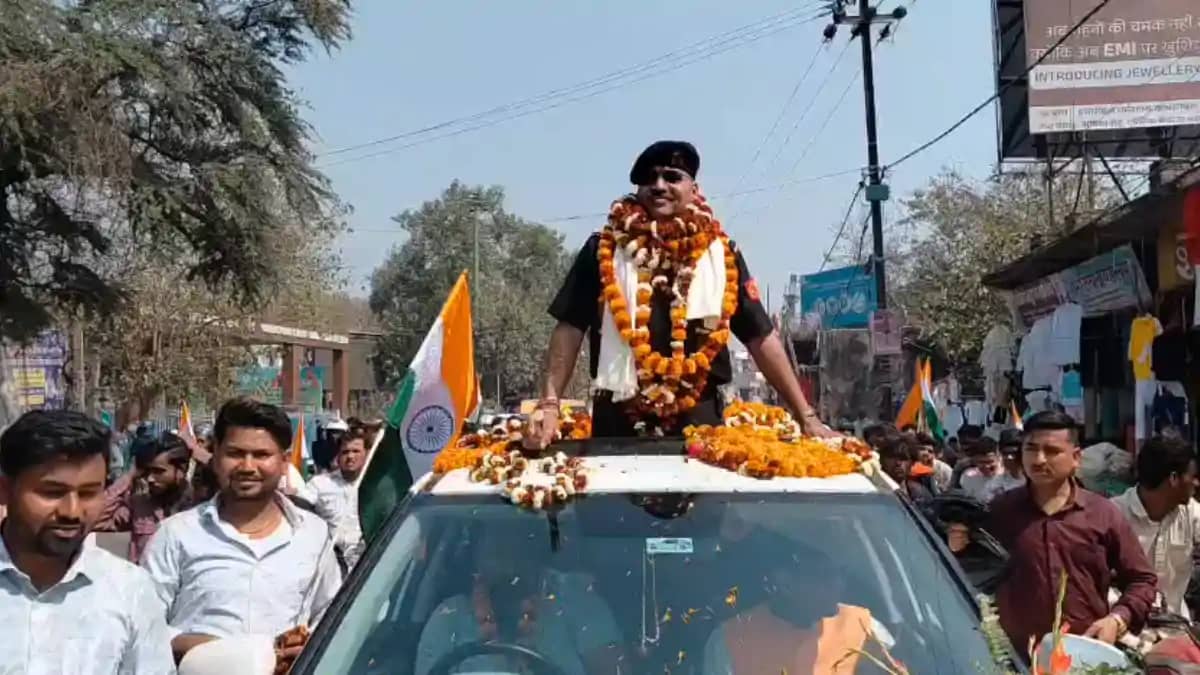 Bihar News : मातृभूमि की 30 वर्षों तक सेवा कर लौटे सूबेदार म Bihar News : मातृभूमि की 30 वर्षों तक सेवा कर लौटे सूबेदार म