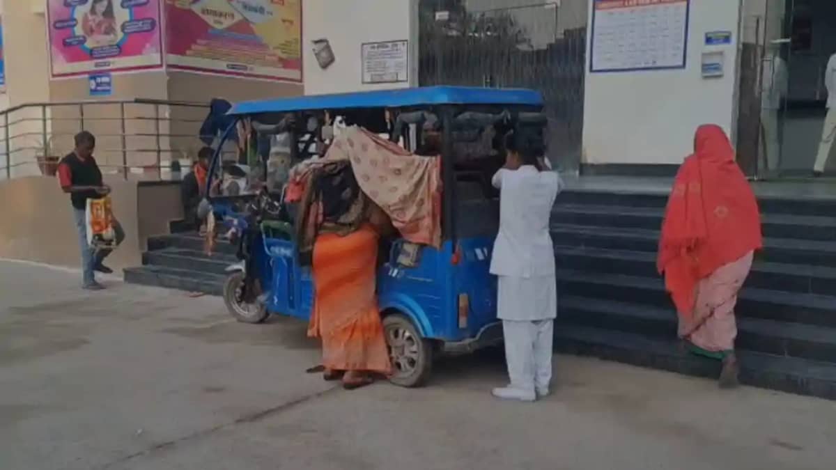 Bihar news:मुंगेर सदर अस्पताल के सामने महिला ने दिया बच्चे क Bihar news:मुंगेर सदर अस्पताल के सामने महिला ने दिया बच्चे क