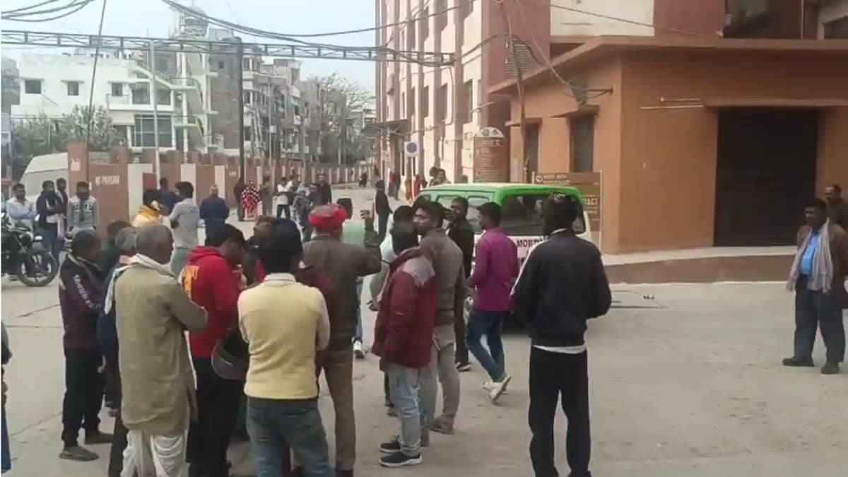 Bihar Crime : बेतिया में युवक की चाकू मारकर हत्या, प्रेम प्र Bihar Crime : बेतिया में युवक की चाकू मारकर हत्या, प्रेम प्र