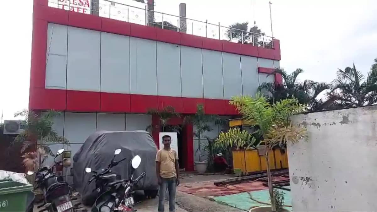 Bihar News : बोधगया के रिसोर्ट में असामाजिक तत्वों ने की शरा Bihar News : बोधगया के रिसोर्ट में असामाजिक तत्वों ने की शरा