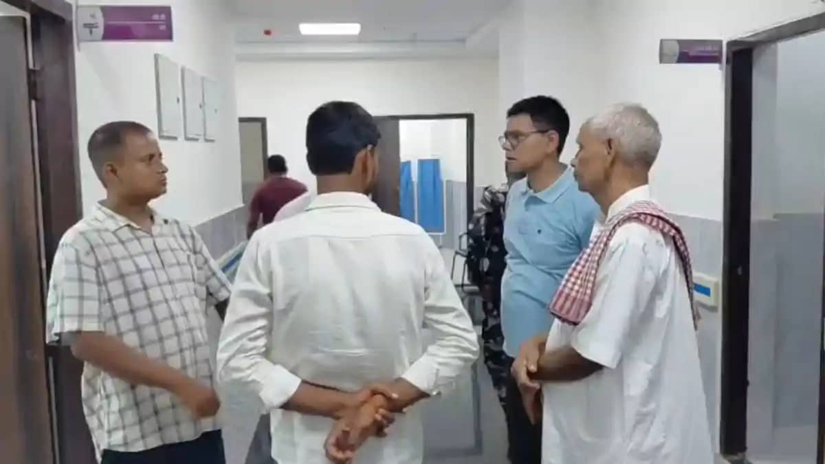 जमीन विवाद में पिता ने बेटे को मारी गोली, पुलिस ने बंदूक समे जमीन विवाद में पिता ने बेटे को मारी गोली, पुलिस ने बंदूक समे