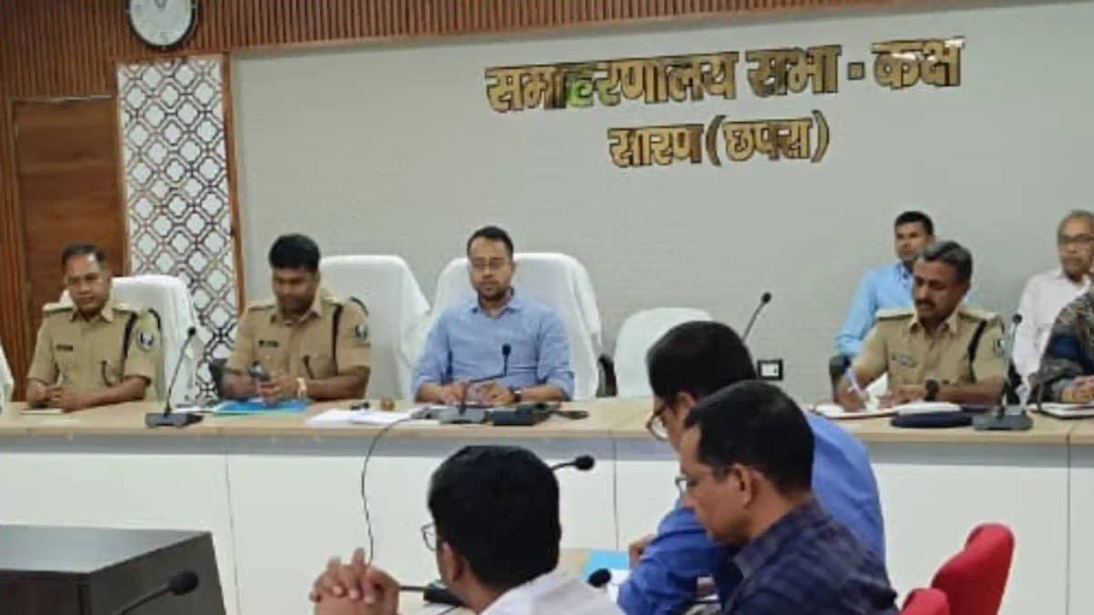 DM-SSP का कड़ा रुख 'जीरो टॉलरेंस' प्लान,सारण में शराब माफिया DM-SSP का कड़ा रुख 'जीरो टॉलरेंस' प्लान,सारण में शराब माफिया