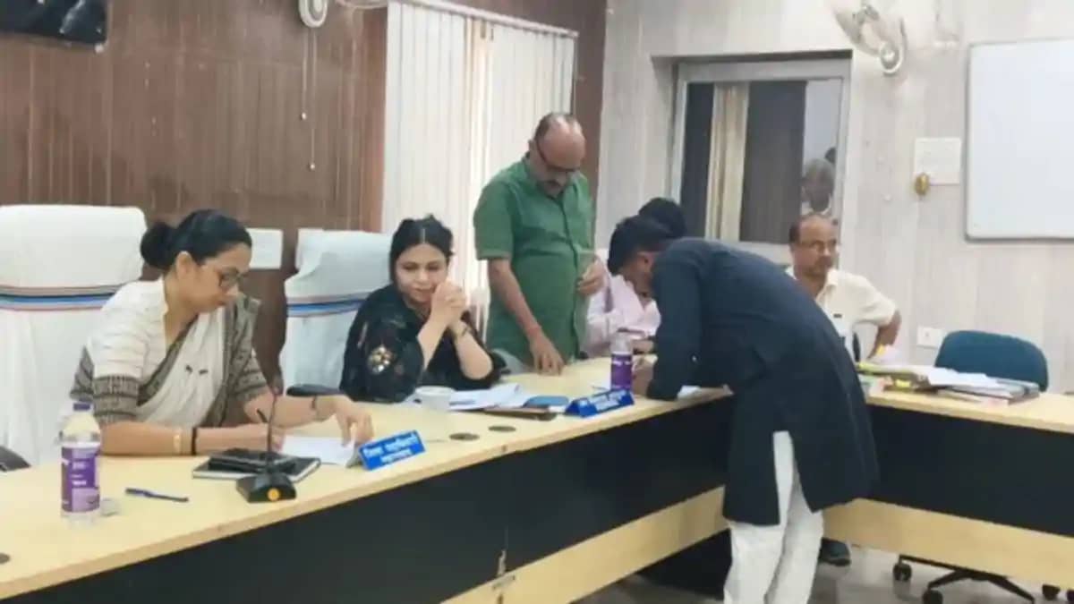 जहानाबाद जिला परिषद में बड़ा 'खेला': अध्यक्ष रानी कुमारी को जहानाबाद जिला परिषद में बड़ा 'खेला': अध्यक्ष रानी कुमारी को