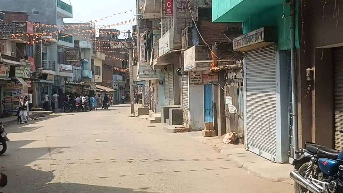 Bihar News : गया में 45 लाख की लूट को लेकर कारोबारियों का फू Bihar News : गया में 45 लाख की लूट को लेकर कारोबारियों का फू