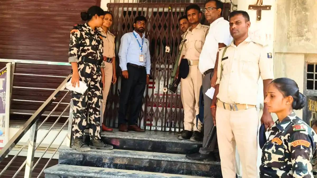 Bihar News : भोजपुर जिला प्रशासन की बड़ी कार्रवाई, आरा का 'क Bihar News : भोजपुर जिला प्रशासन की बड़ी कार्रवाई, आरा का 'क