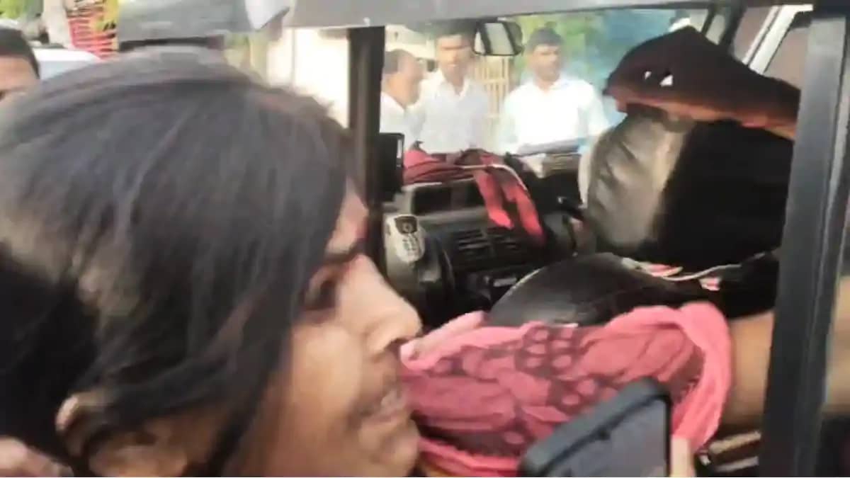 Bihar News : भागलपुर कोर्ट परिसर में हाईवोल्टेज ड्रामा, प्रे Bihar News : भागलपुर कोर्ट परिसर में हाईवोल्टेज ड्रामा, प्रे