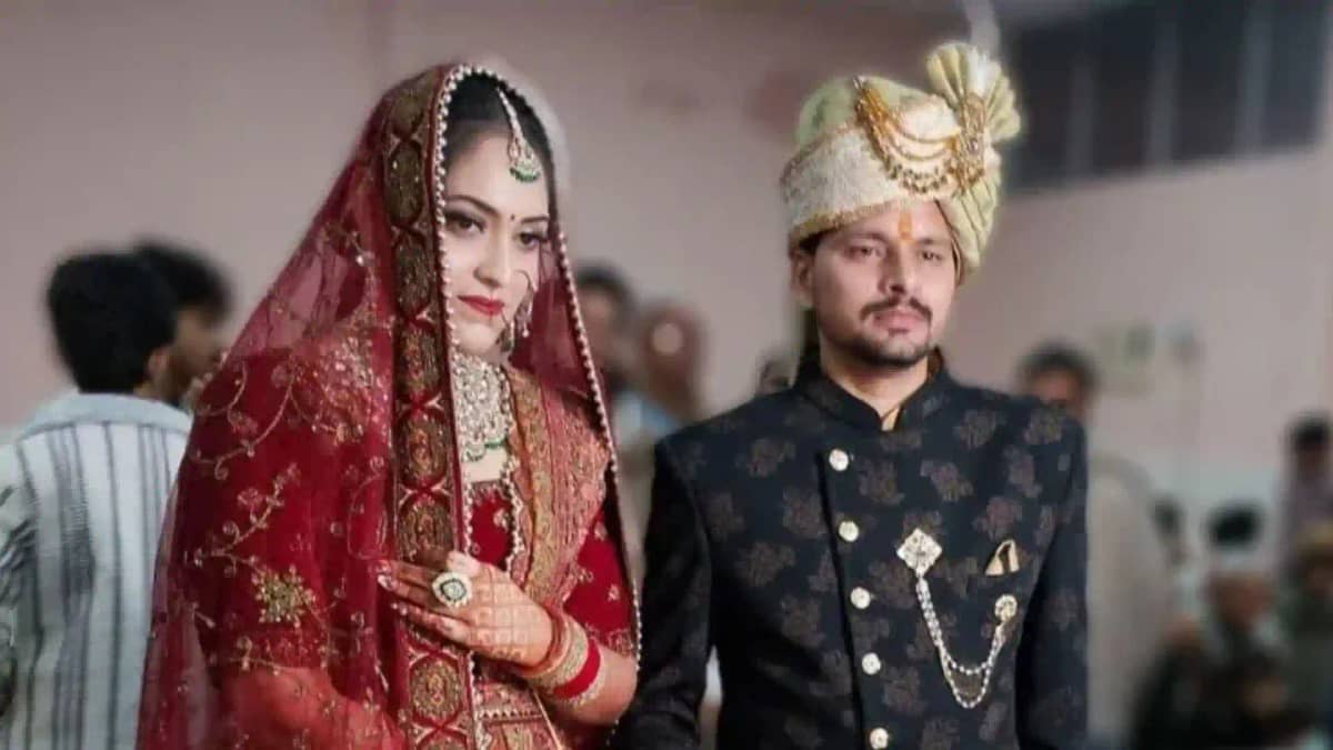 दूल्हे ने पेश की मिसाल लड़की के पिता के हाथ पर रख दिए दहेज़ दूल्हे ने पेश की मिसाल लड़की के पिता के हाथ पर रख दिए दहेज़