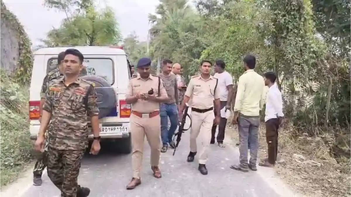 वैशाली में गल्ला व्यवसायी से डेढ़ लाख नकद और बाइक की लूट, दो वैशाली में गल्ला व्यवसायी से डेढ़ लाख नकद और बाइक की लूट, दो