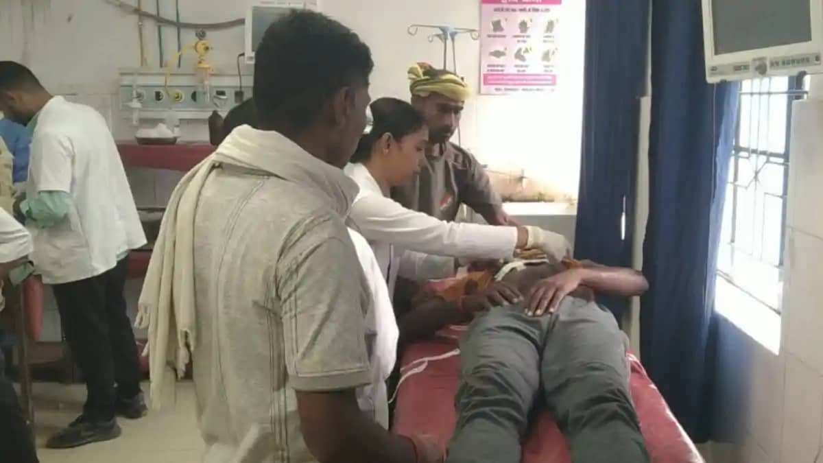 ठेकेदार पर चाकू से हमला कर 35 हजार की लूट, थाने में दो खिलाफ ठेकेदार पर चाकू से हमला कर 35 हजार की लूट, थाने में दो खिलाफ