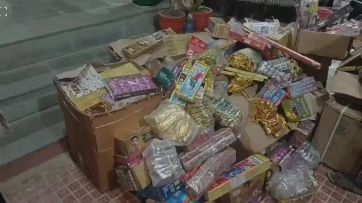Vaishali Police Seize Firecrackers Vaishali Police Seize Firecrackers