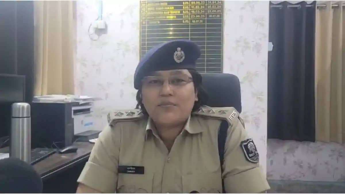 पटना मे शातिर साइबर ठग गिरफ्तार, 15 एटीएम कार्ड और दो मोबाइल पटना मे शातिर साइबर ठग गिरफ्तार, 15 एटीएम कार्ड और दो मोबाइल