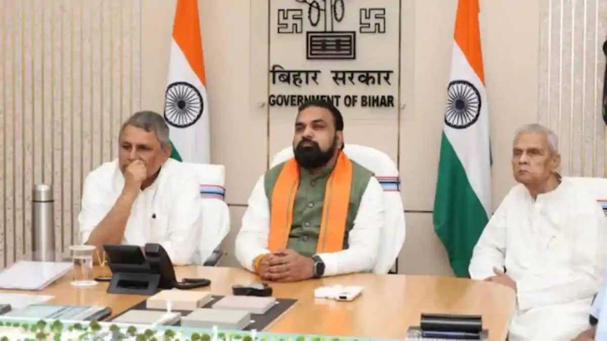 बिहार कैबिनेट की बैठक खत्म, इन 43 एजेंडो पर लगी मुहर बिहार कैबिनेट की बैठक खत्म, इन 43 एजेंडो पर लगी मुहर