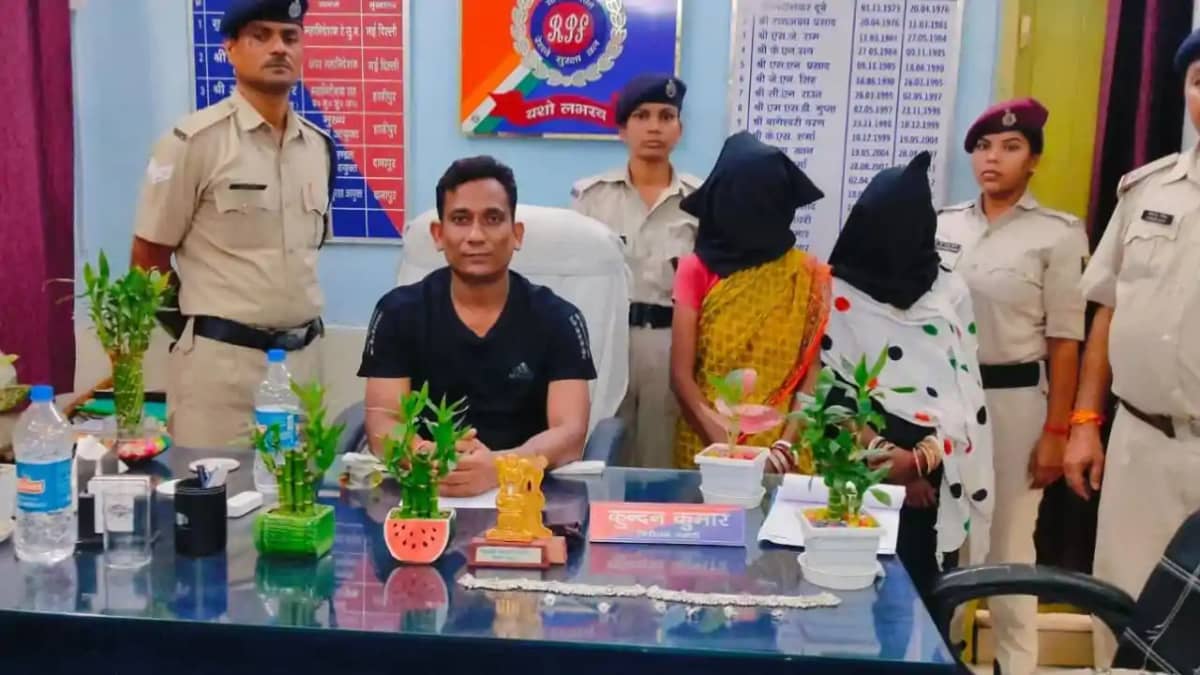 Bihar Crime: बक्सर स्टेशन पर चांदी के गहने बरामद, पश्चिम बंग Bihar Crime: बक्सर स्टेशन पर चांदी के गहने बरामद, पश्चिम बंग