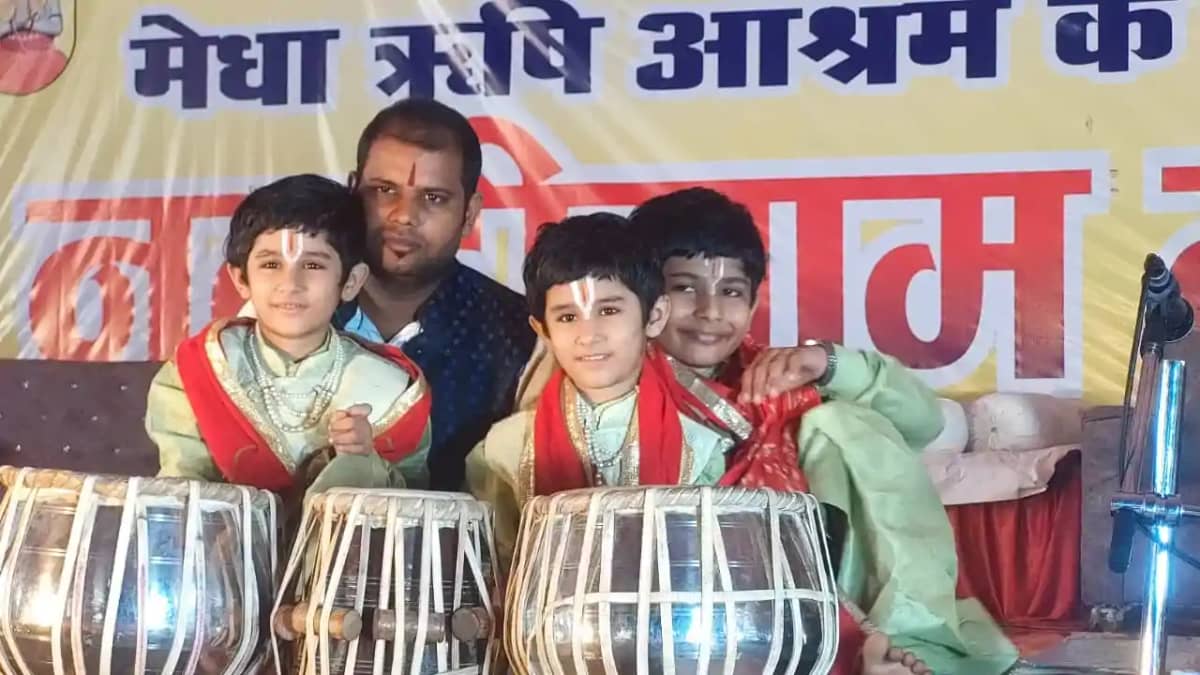 Bihar News : गयाजी के 9 वर्षीय रामकृष्ण ने सात भाषाओं में गा Bihar News : गयाजी के 9 वर्षीय रामकृष्ण ने सात भाषाओं में गा