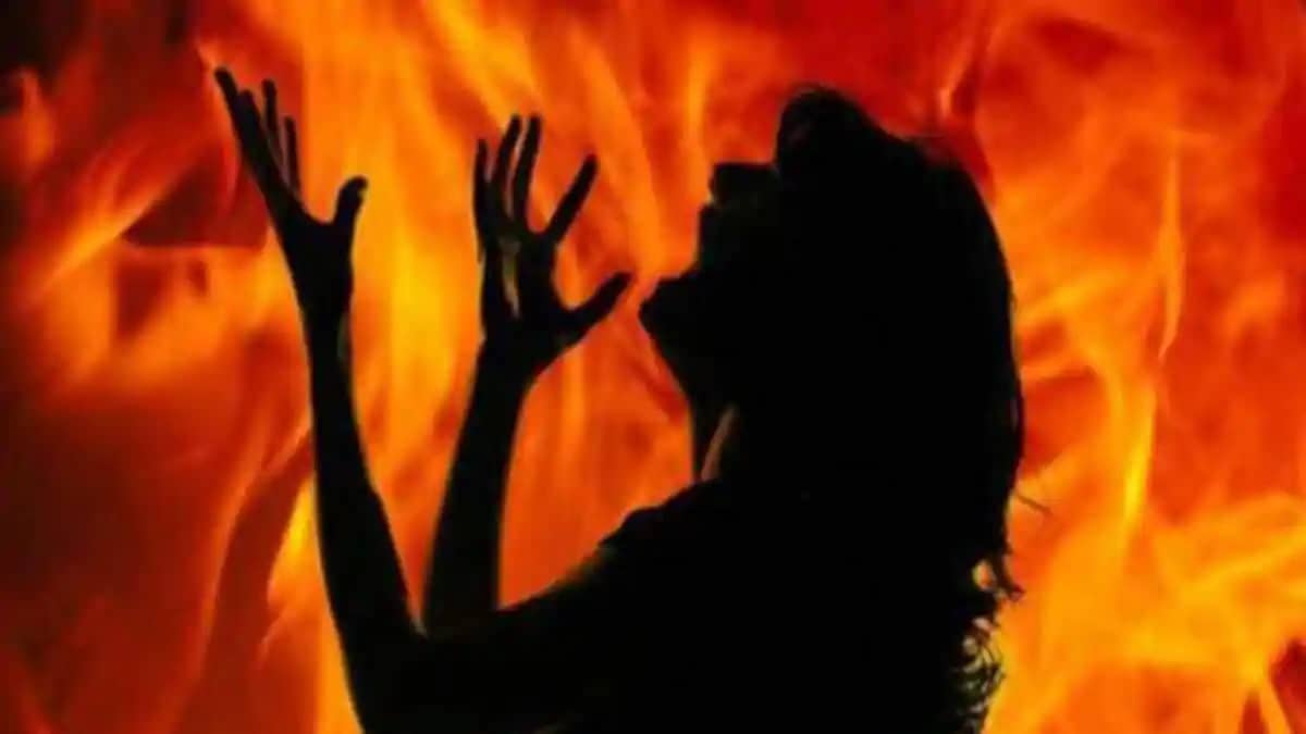 नवादा में 18 वर्षीय युवती की संदिग्ध परिस्थिति में जलने से म नवादा में 18 वर्षीय युवती की संदिग्ध परिस्थिति में जलने से म