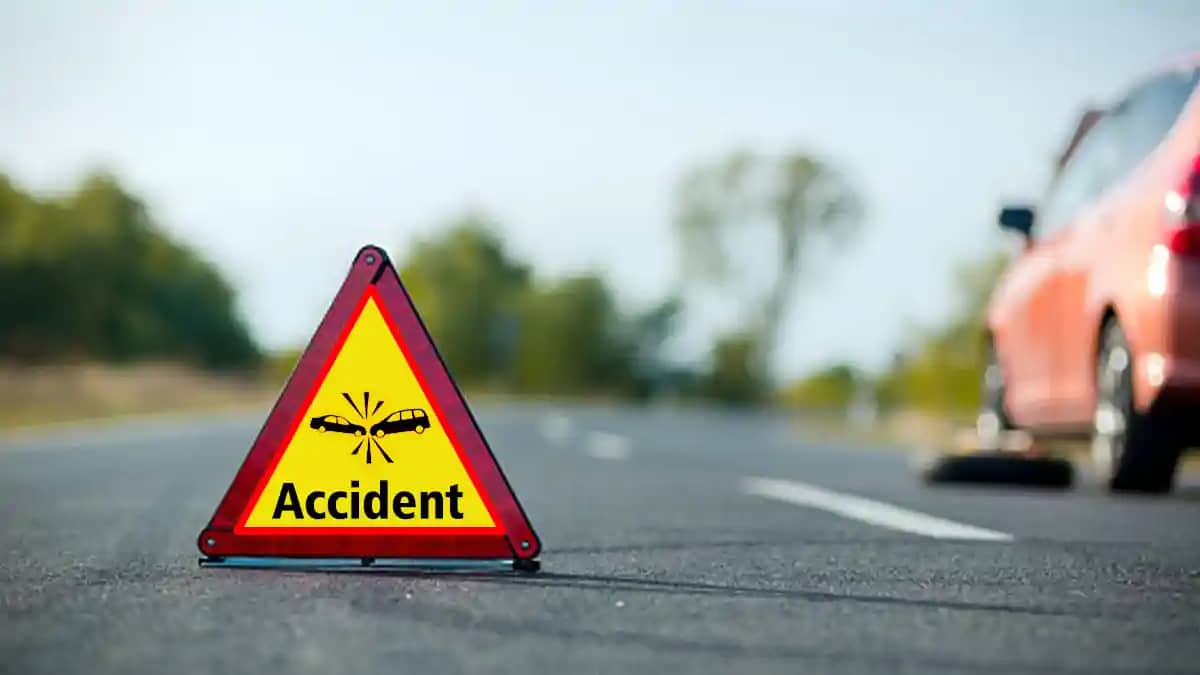 Bihar Road Accident : भोजपुर में भीषण सड़क हादसा, भांजी की शा Bihar Road Accident : भोजपुर में भीषण सड़क हादसा, भांजी की शा