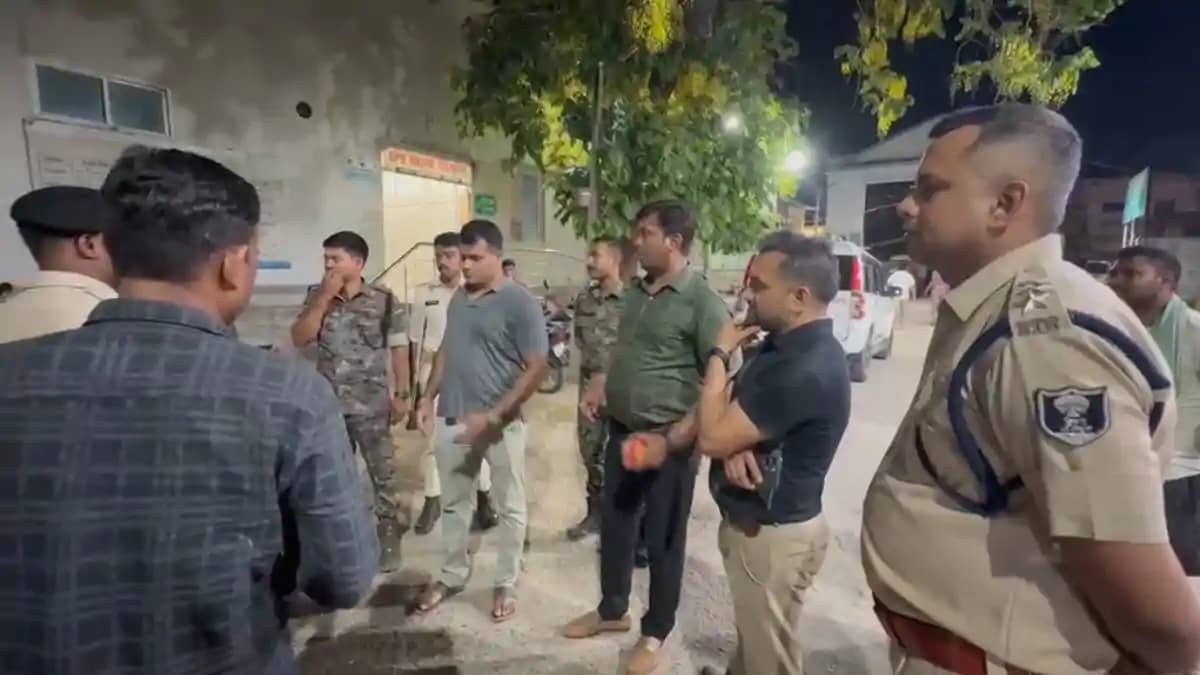 नवादा सदर अस्पताल में अवैध प्राइवेट एंबुलेंसों पर बड़ी कार्र नवादा सदर अस्पताल में अवैध प्राइवेट एंबुलेंसों पर बड़ी कार्र