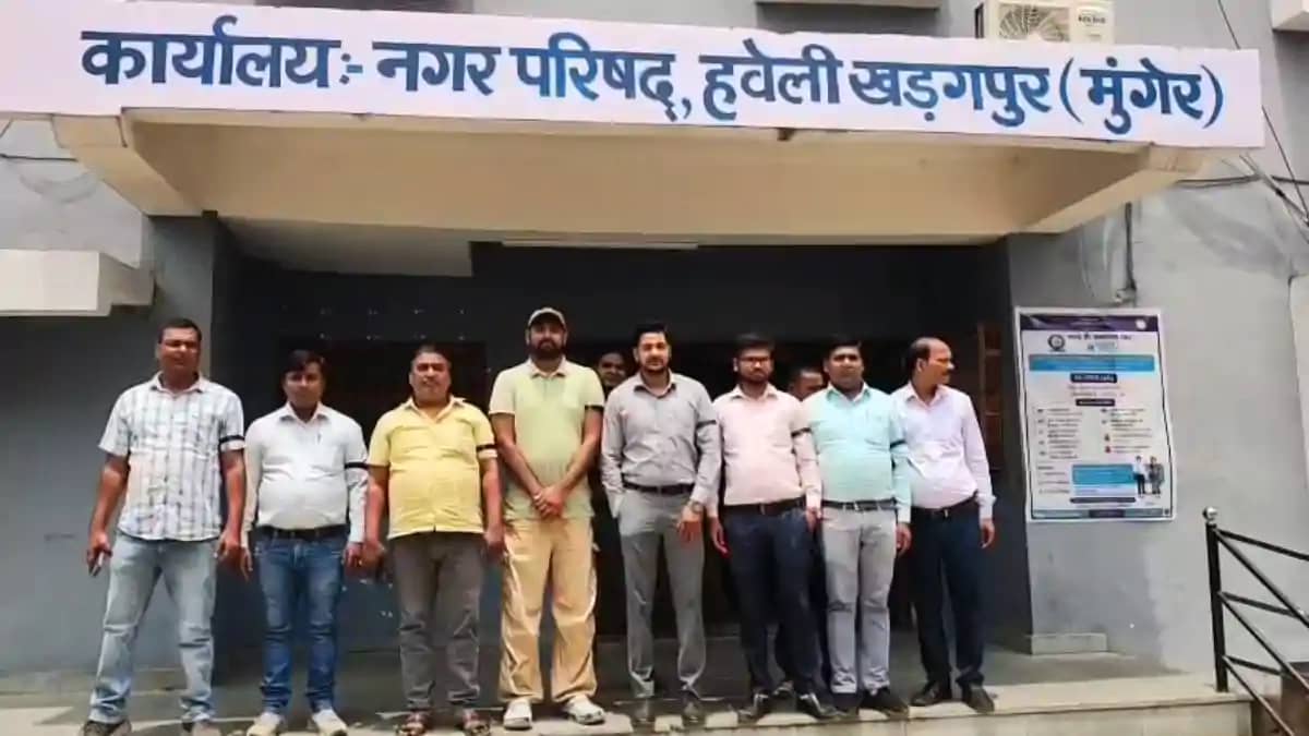 Bihar News : सुल्तानगंज EO पर हमले के विरोध में खड़गपुर नगर प Bihar News : सुल्तानगंज EO पर हमले के विरोध में खड़गपुर नगर प