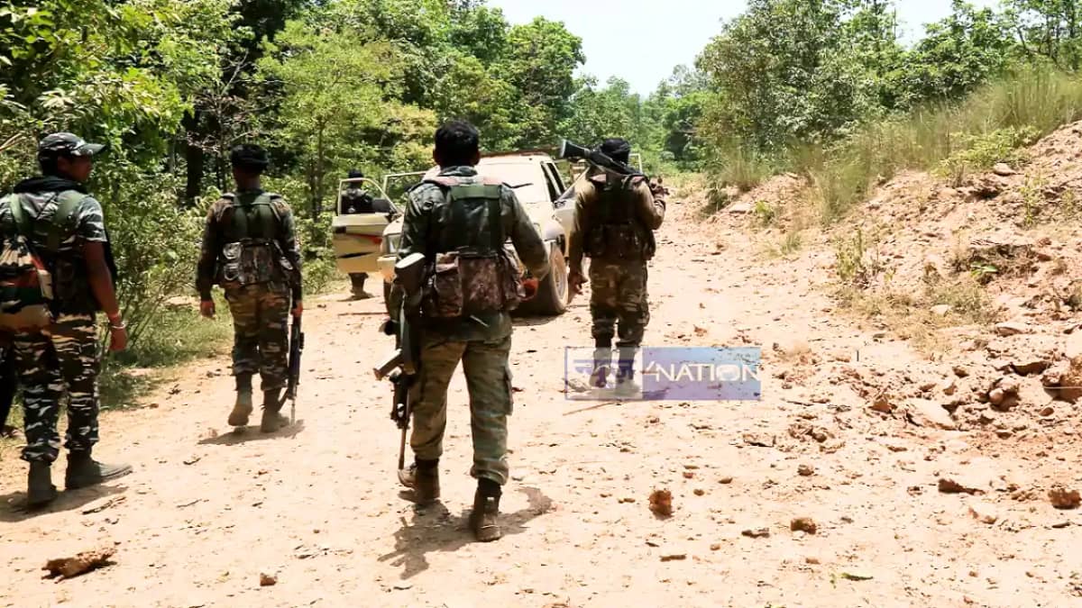 Jharkhand News : झारखंड पुलिस ने नक्सली पति पत्नी को किया गि Jharkhand News : झारखंड पुलिस ने नक्सली पति पत्नी को किया गि