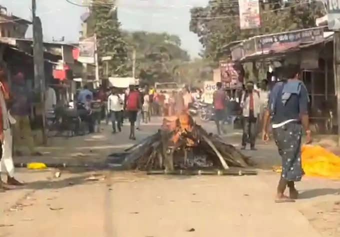 मानवता शर्मसार: श्मशान जाने के लिए दुकानदारों ने नहीं दिया र मानवता शर्मसार: श्मशान जाने के लिए दुकानदारों ने नहीं दिया र