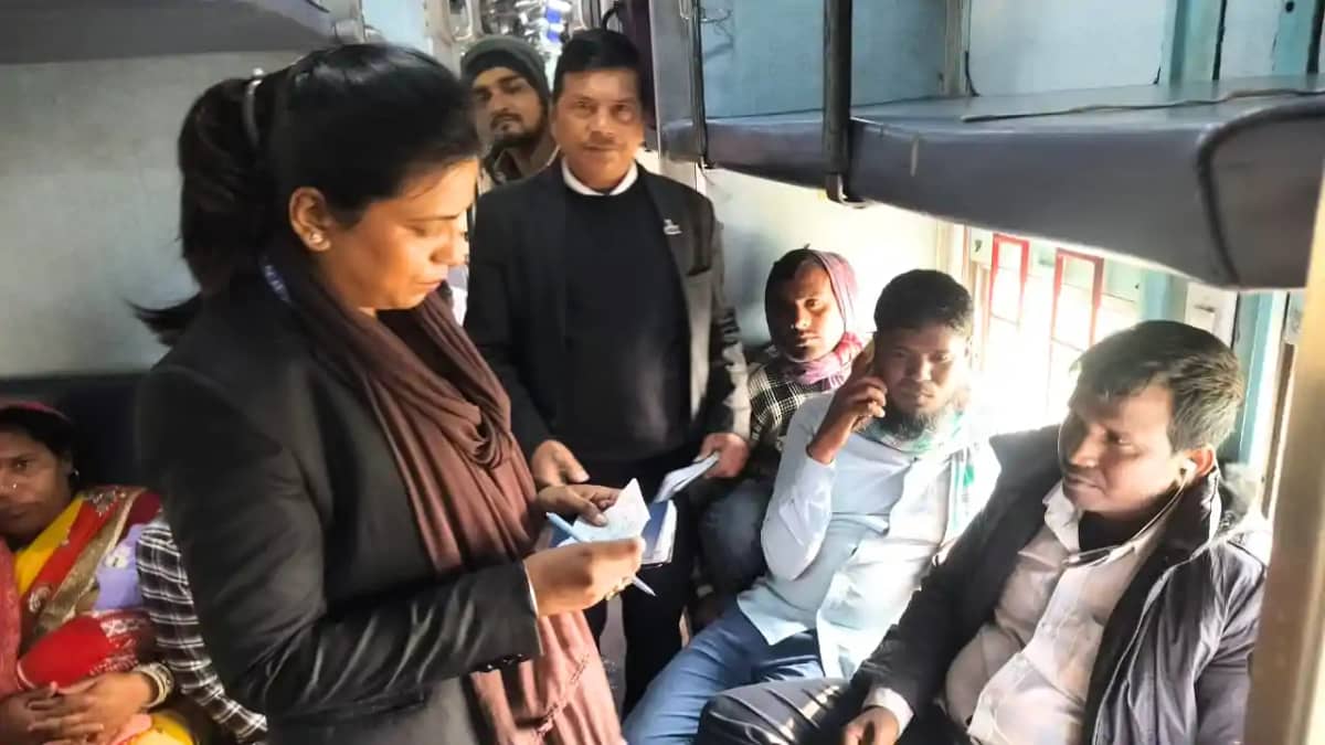 Railway News : मालदा मंडल के कई स्टेशनों पर चला सघन टिकट जां Railway News : मालदा मंडल के कई स्टेशनों पर चला सघन टिकट जां