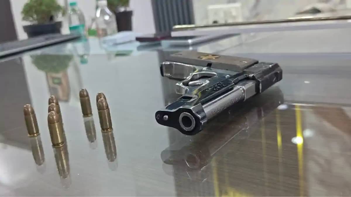 Bihar News : गयाजी में अवैध हथियारों के खिलाफ पुलिस का बड़ा Bihar News : गयाजी में अवैध हथियारों के खिलाफ पुलिस का बड़ा